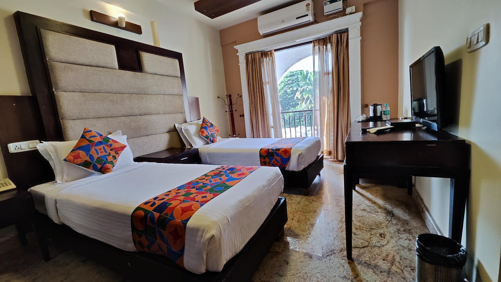 CRYSTAL PARK INN 19/25