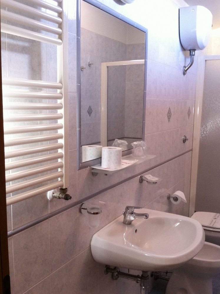 HOTEL LEOPOLDA 44/50