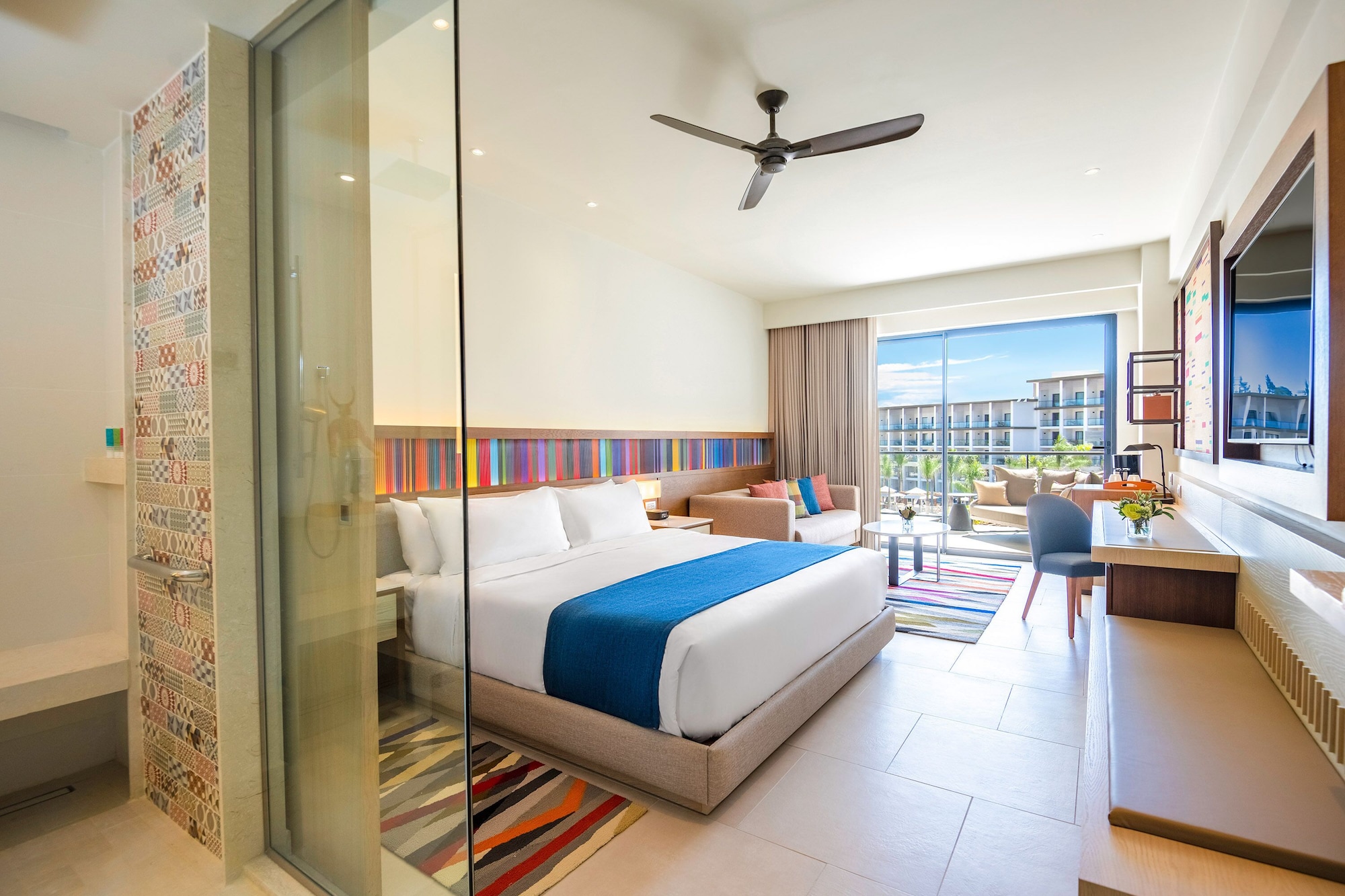 JUNIOR SUITE, KING BED