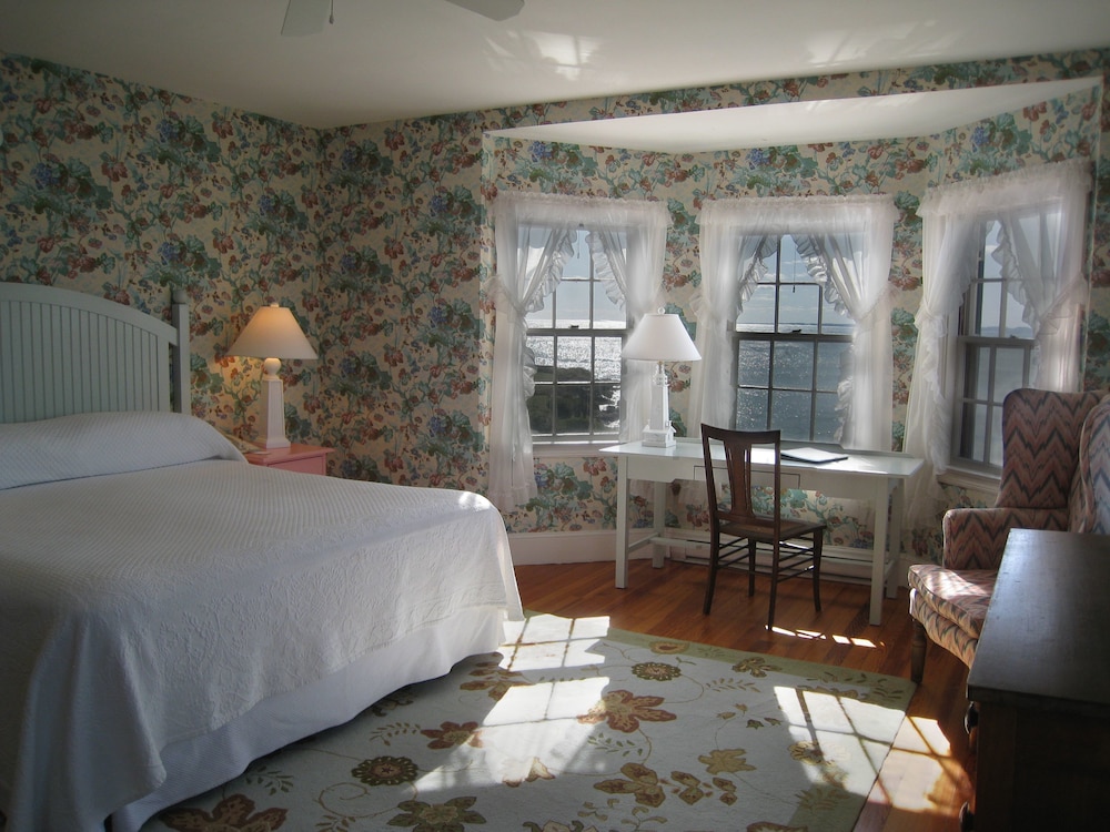 Grand, Ocean, King Bed