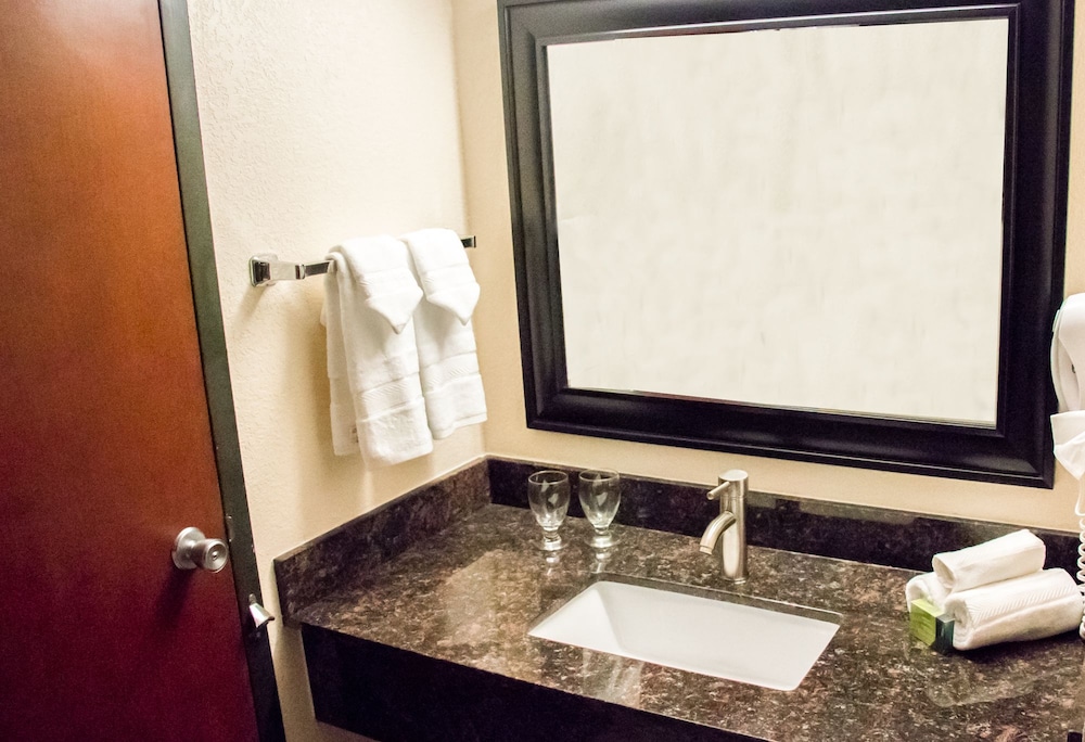 Grand Williston Hotel Conference Center 16/32
