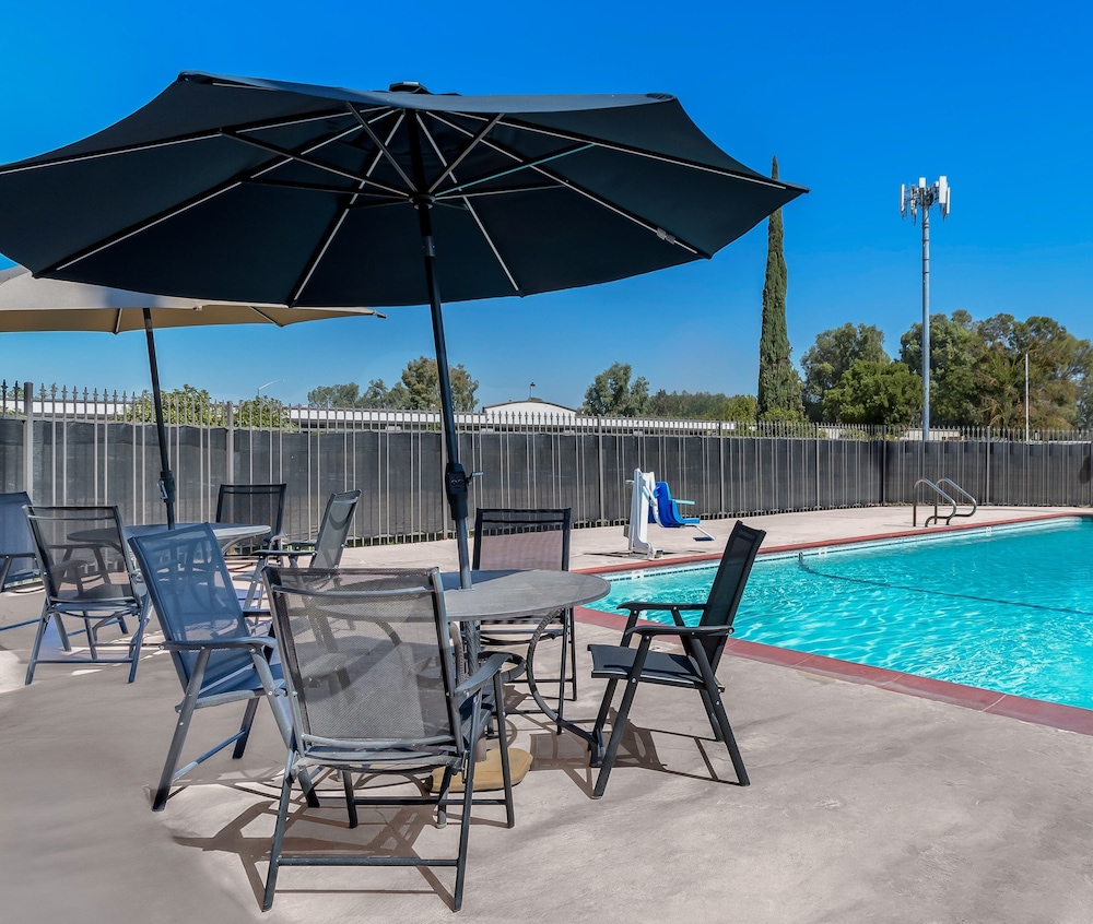 Studio6 Suites Madera, CA - Yosemite 42/51