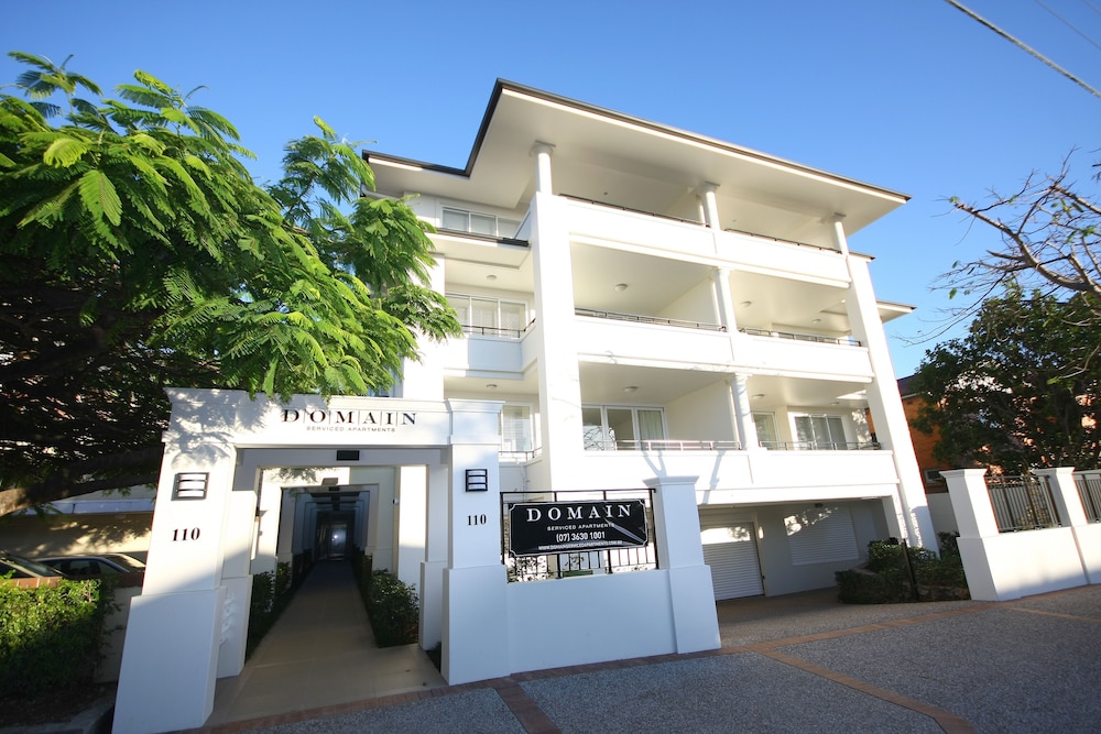 DOMAIN SERVICED APARTMENTS 1/52