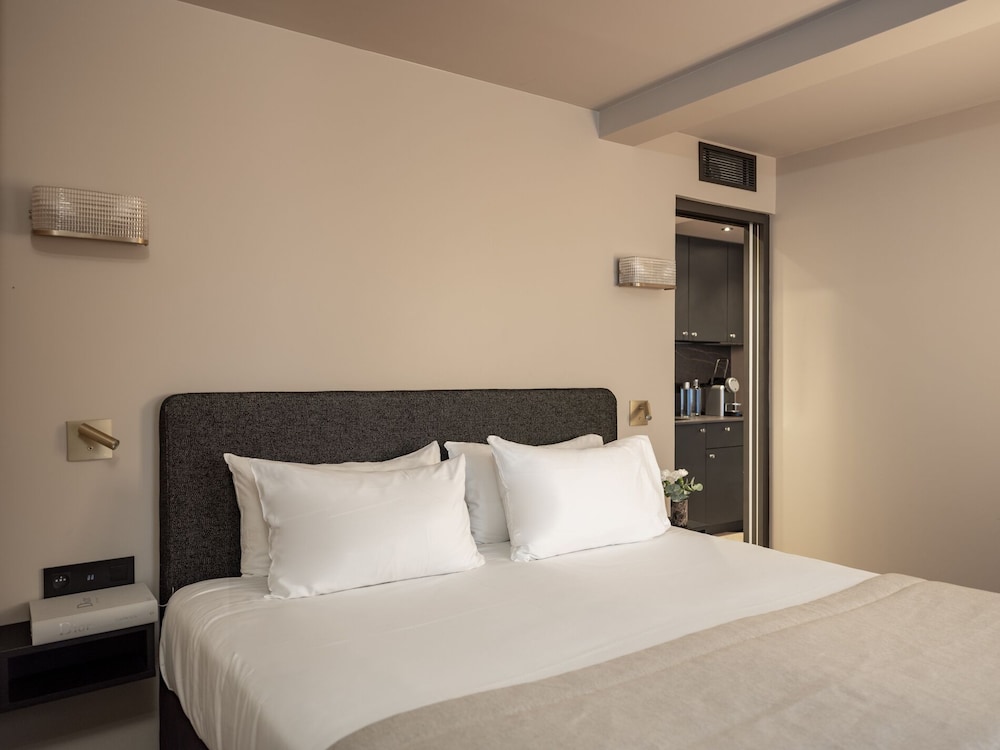 1 BEDROOM, PREMIUM, APARTMENT