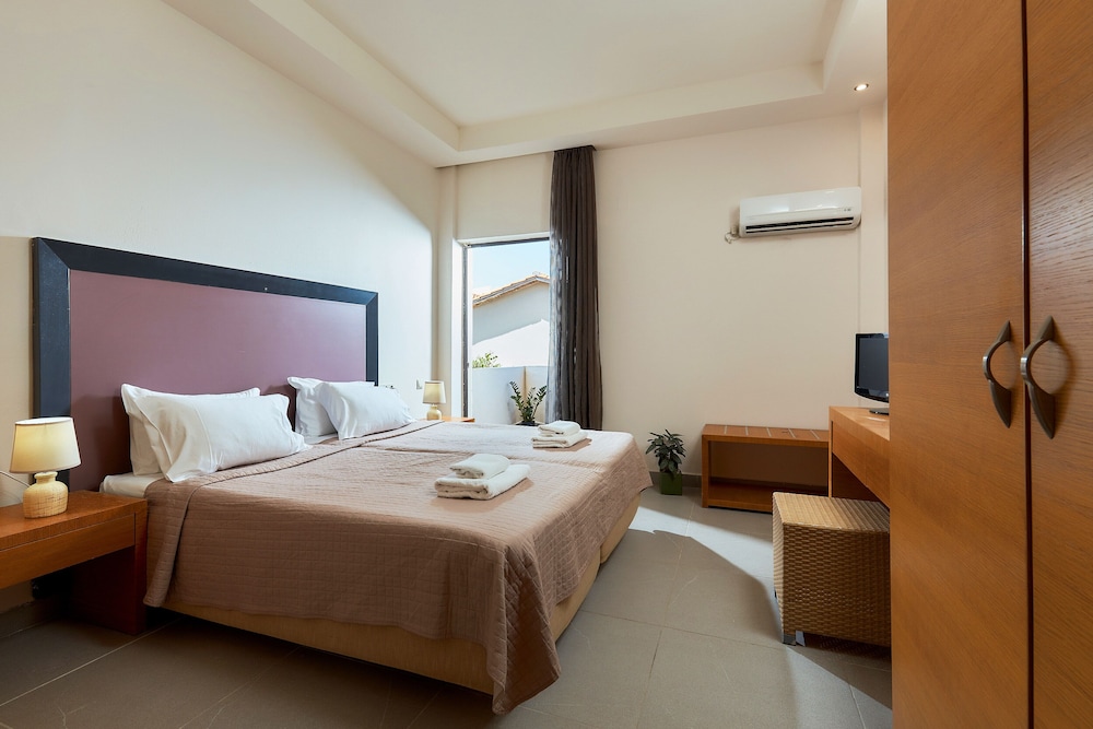 Creteco Hotel & Suites 32/72