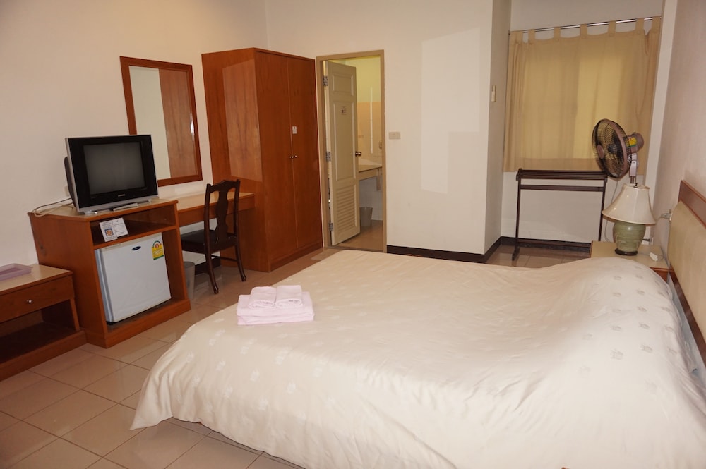 Tonwa Resort Hotel 9/55