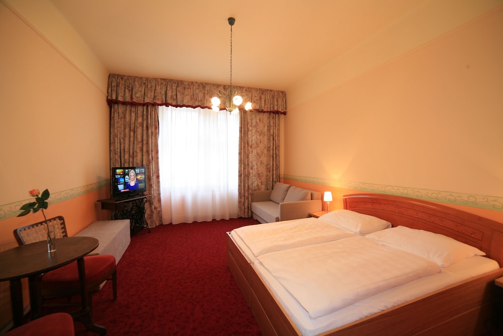 Kavalerie Hotel 4/37