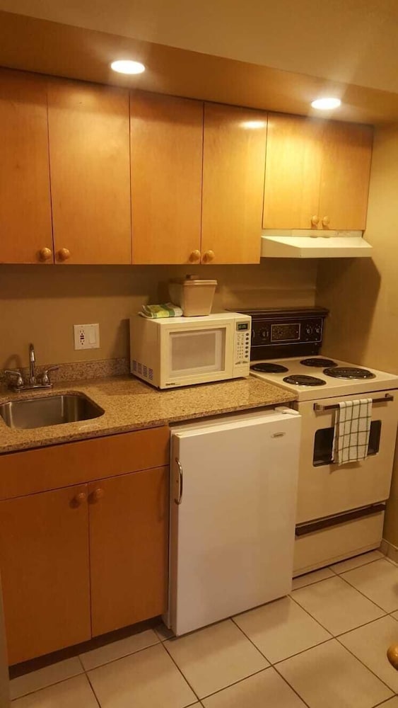 Econo Lodge Inn & Suites North Vancouver 34/52