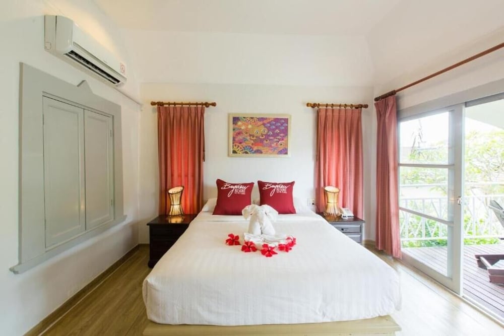PREMIER, DOUBLE OR TWIN BED, GARDEN VIEW
