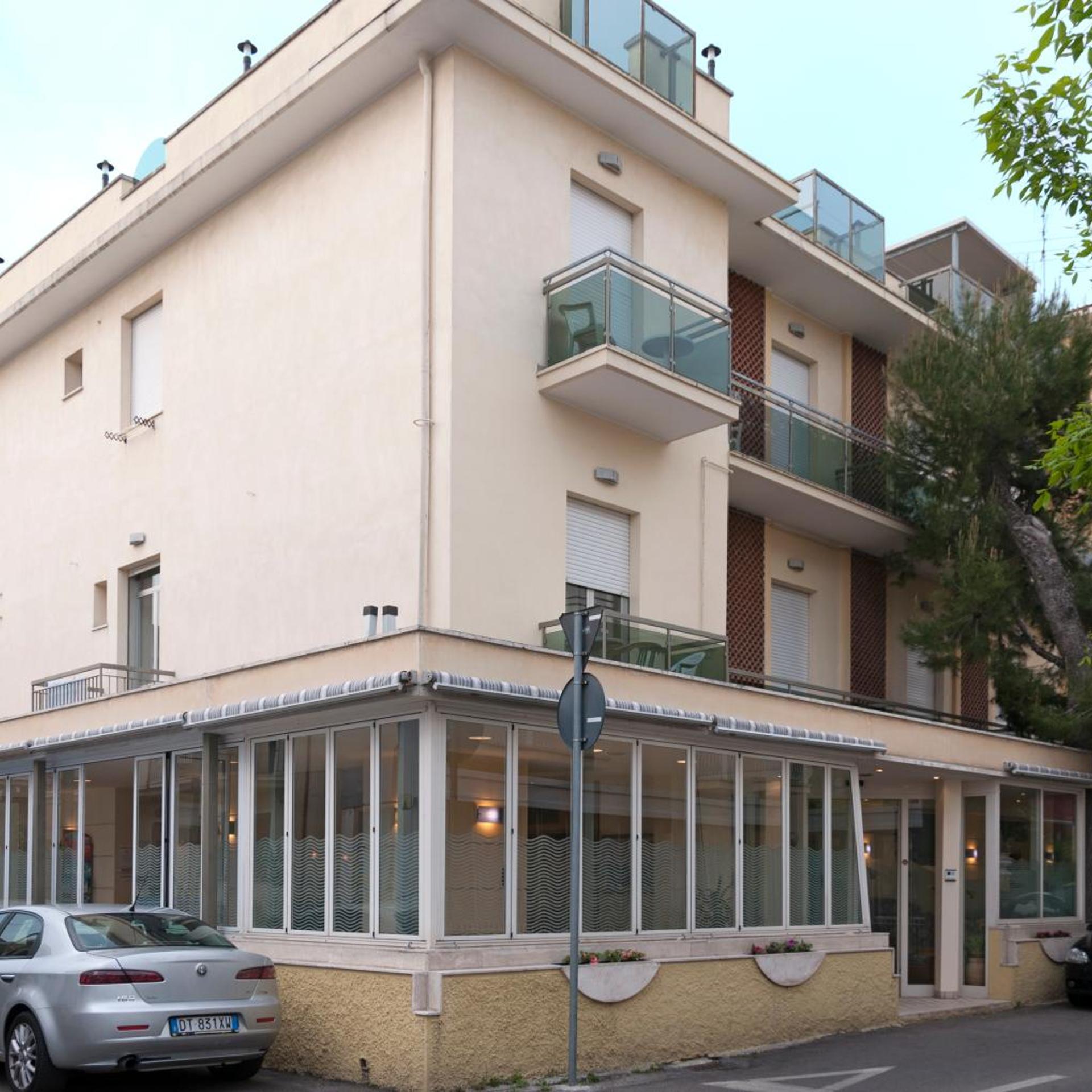 Hotel Ave 7/50