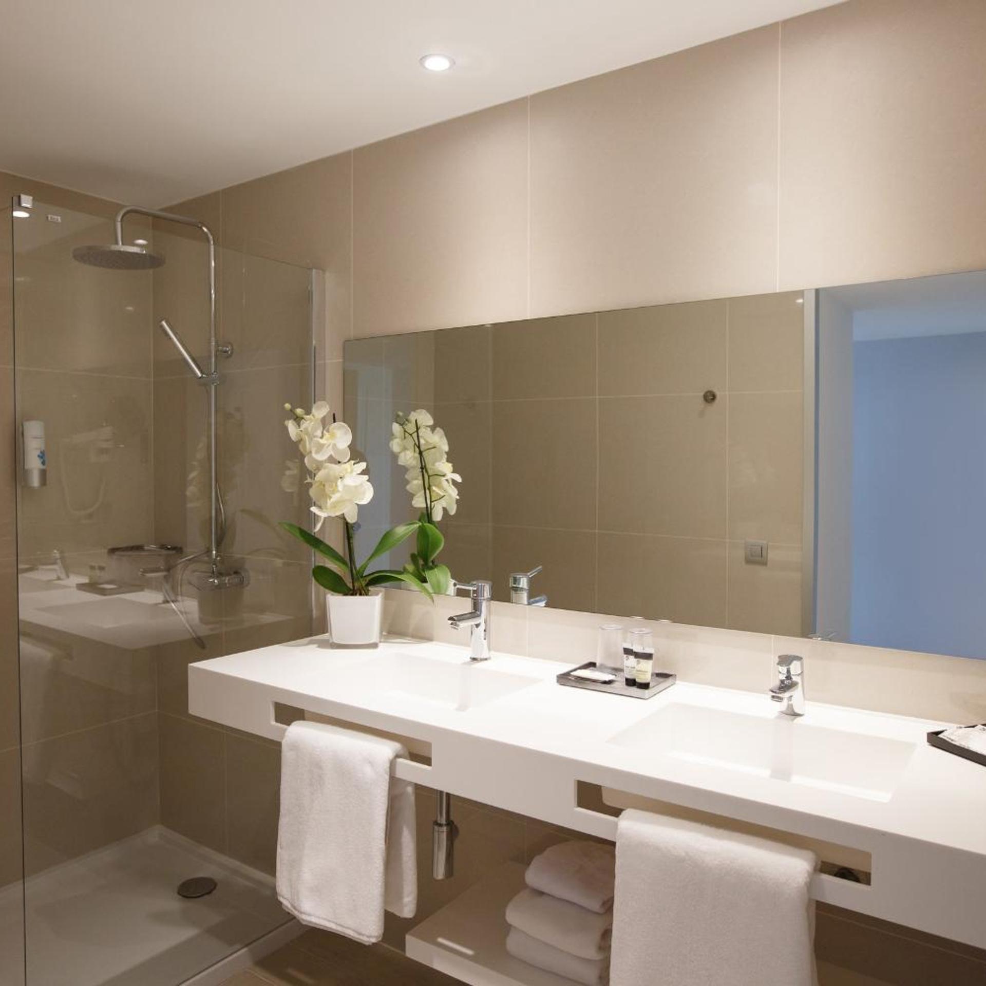 Santa Monica Suites 52/53