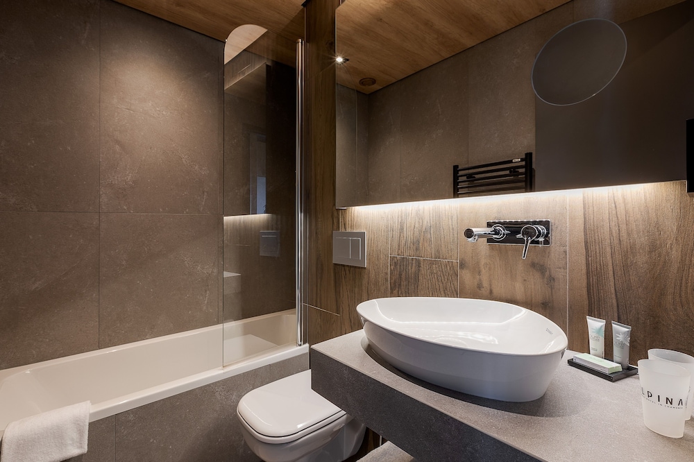 Alpina Eclectic Hotel & Spa 49/50