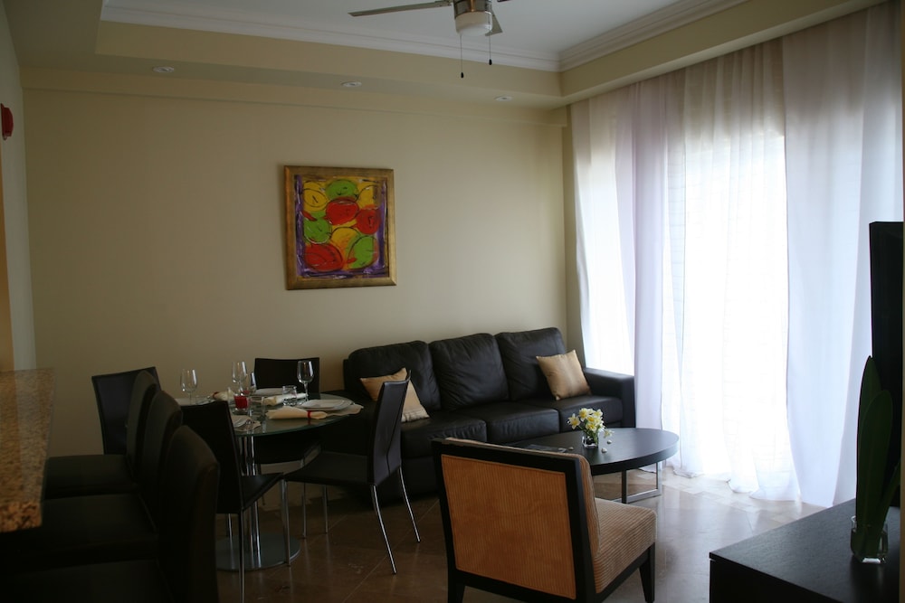 The Atrium Resort 31/66