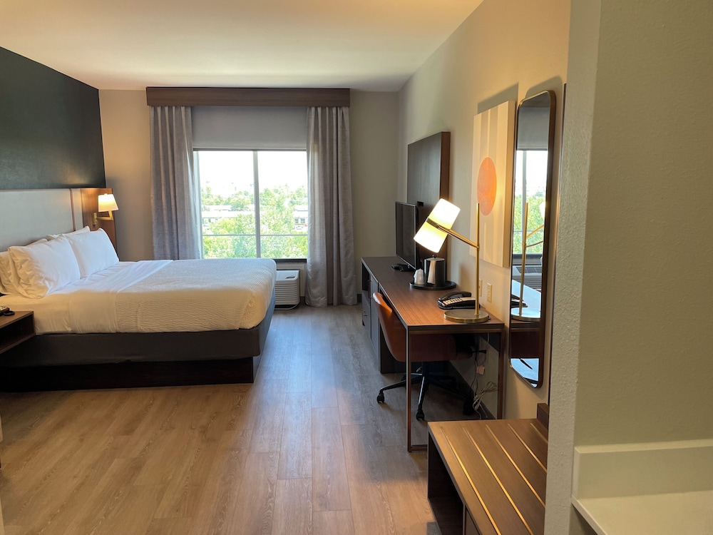 غرفة قياسية بسرير كينج، Holiday Inn Oklahoma City Airport 5/10