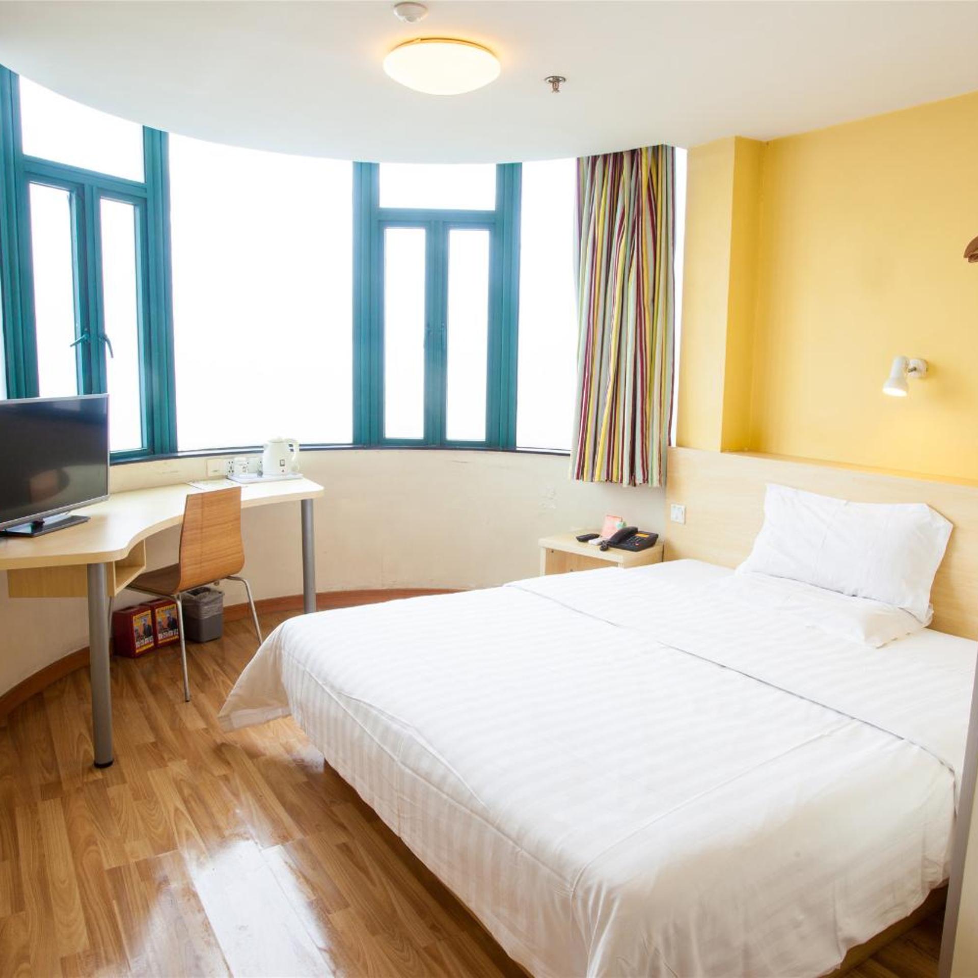 7 Days Inn (Beijing Liujiayao Metro Station) 19/50
