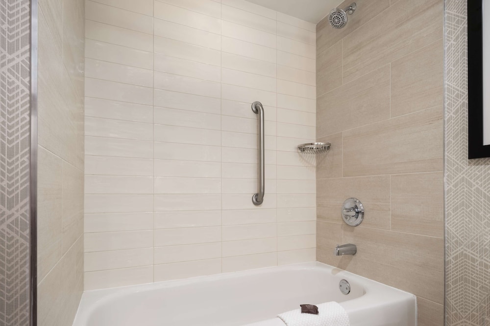 Embassy Suites by Hilton Portland Airport 24/66