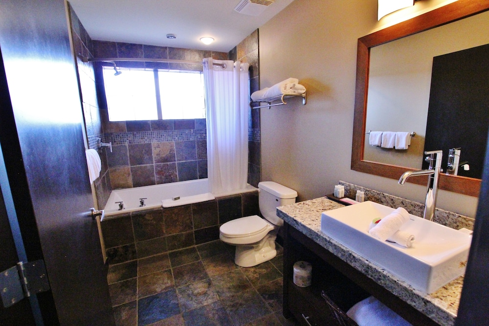 2 BEDROOMS, SUITE