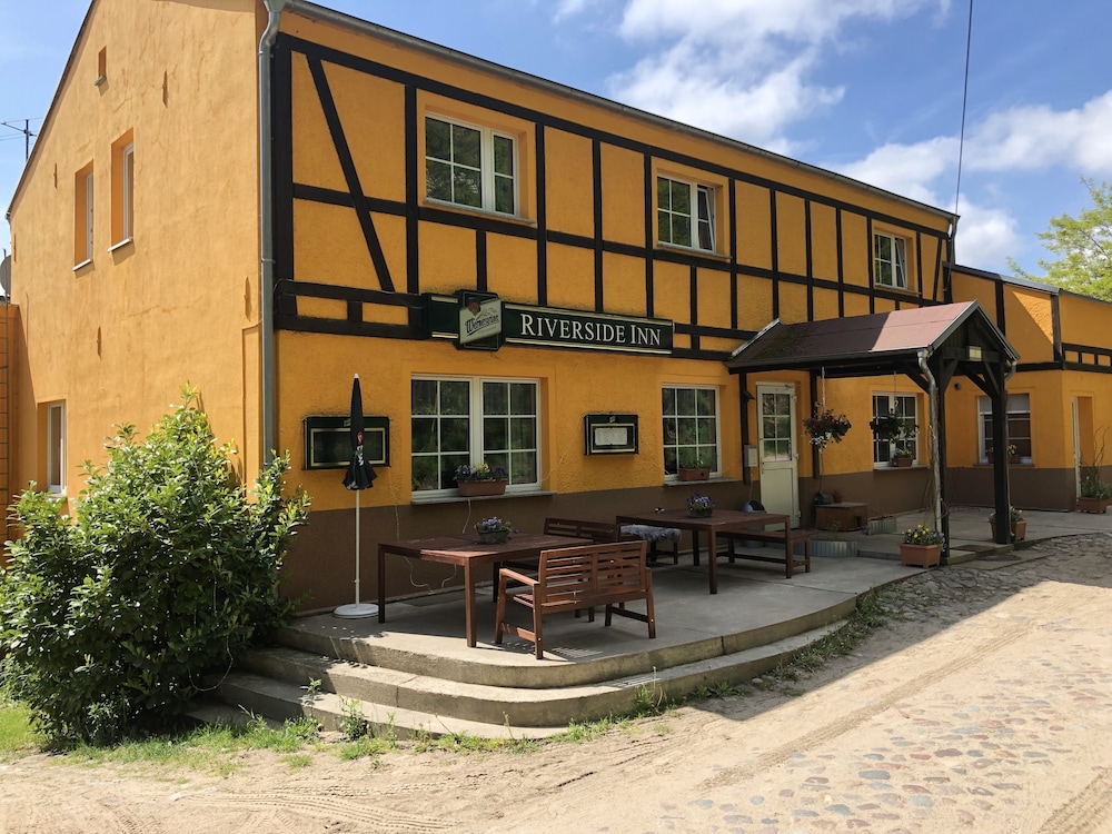 Riverside Inn 2/66