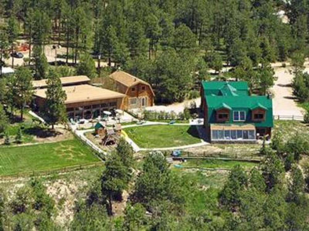 Black Forest B&B Lodge & Cabins 45/49