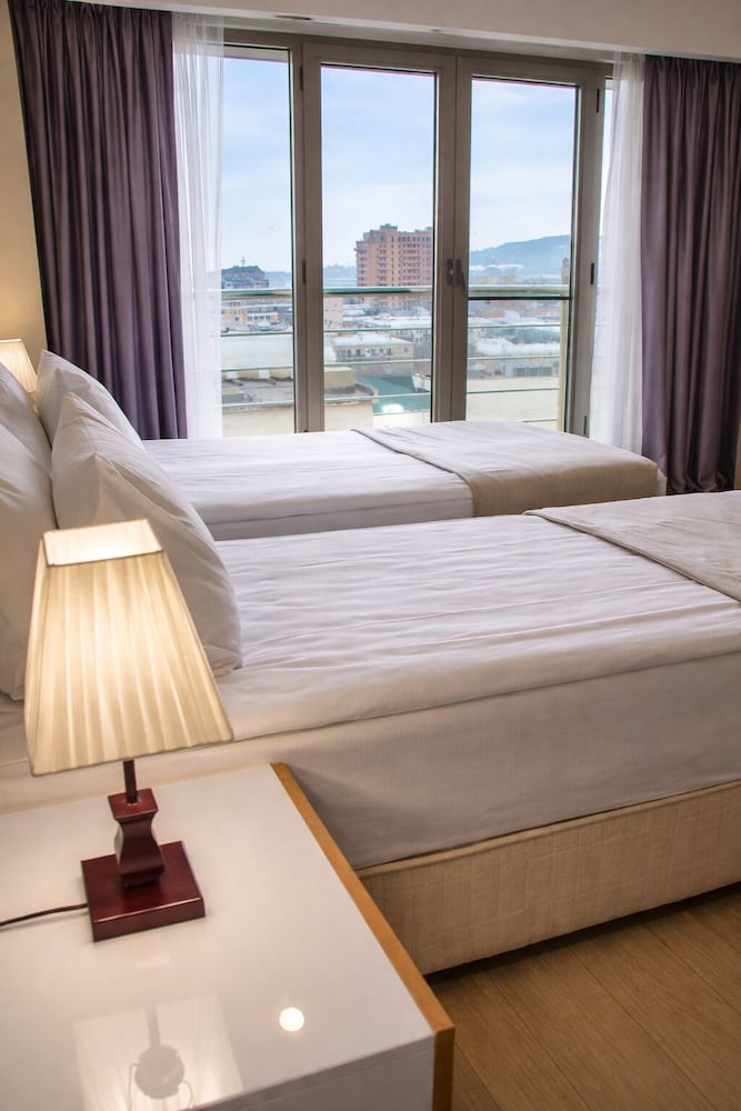 Hotel Diplomat Suites 18/44