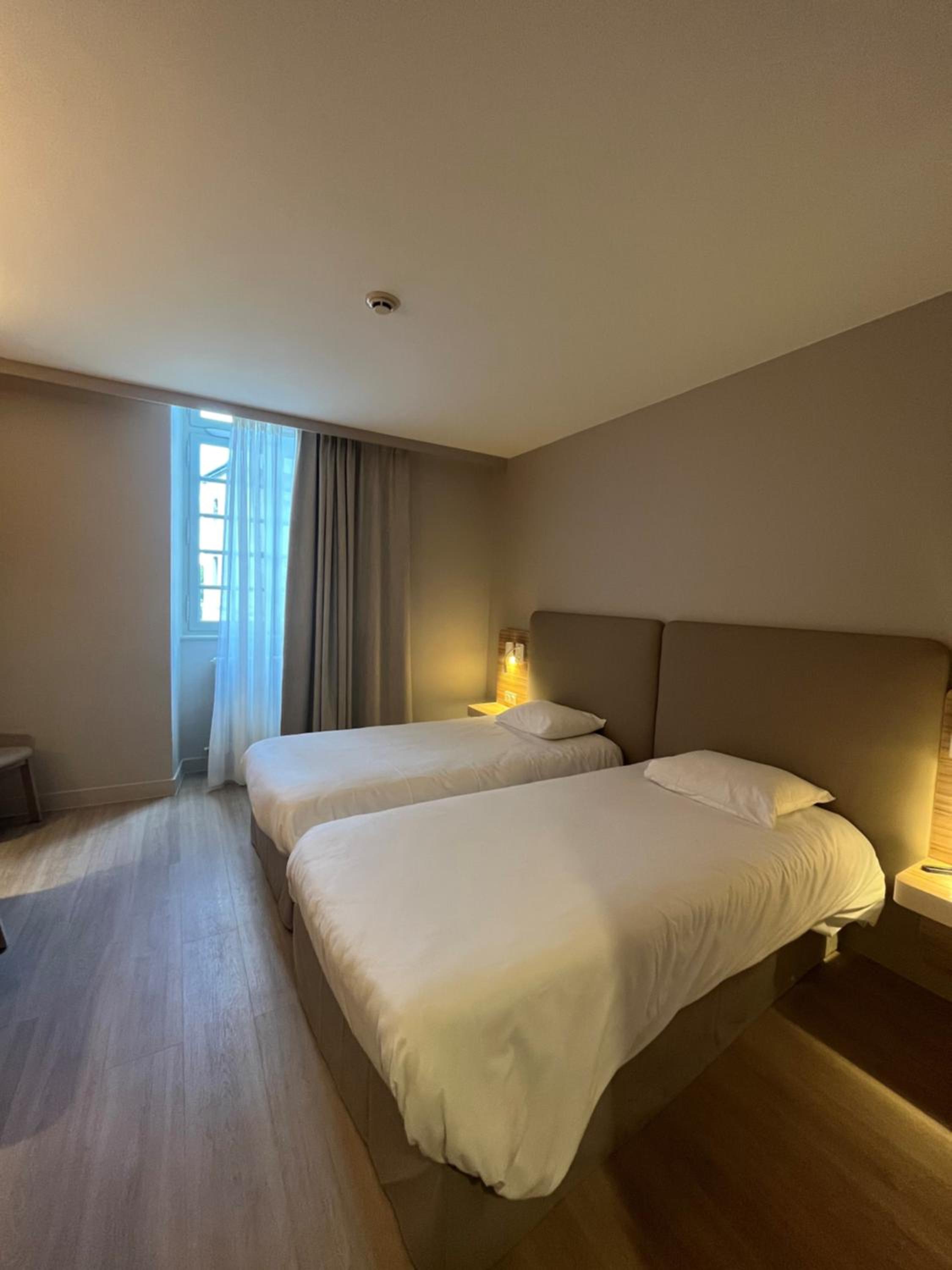 Comfort, Twin Beds, Mosque View، Abbaye Des Premontres 3/4