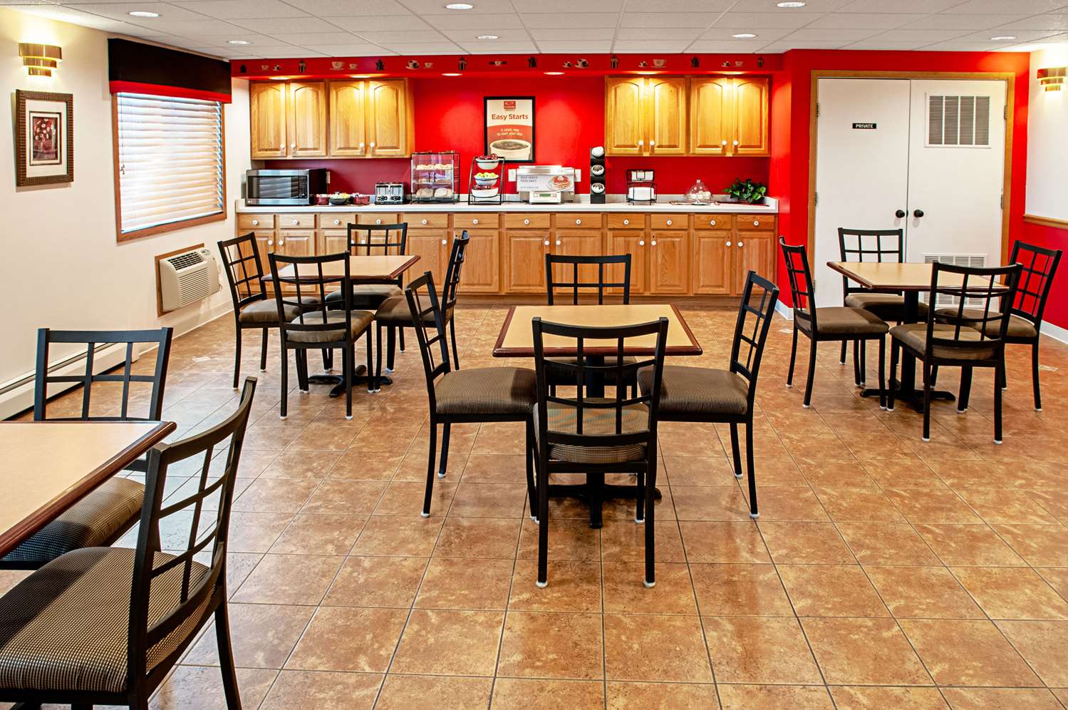 Econo Lodge Menomonie On The Bay MI 25/31