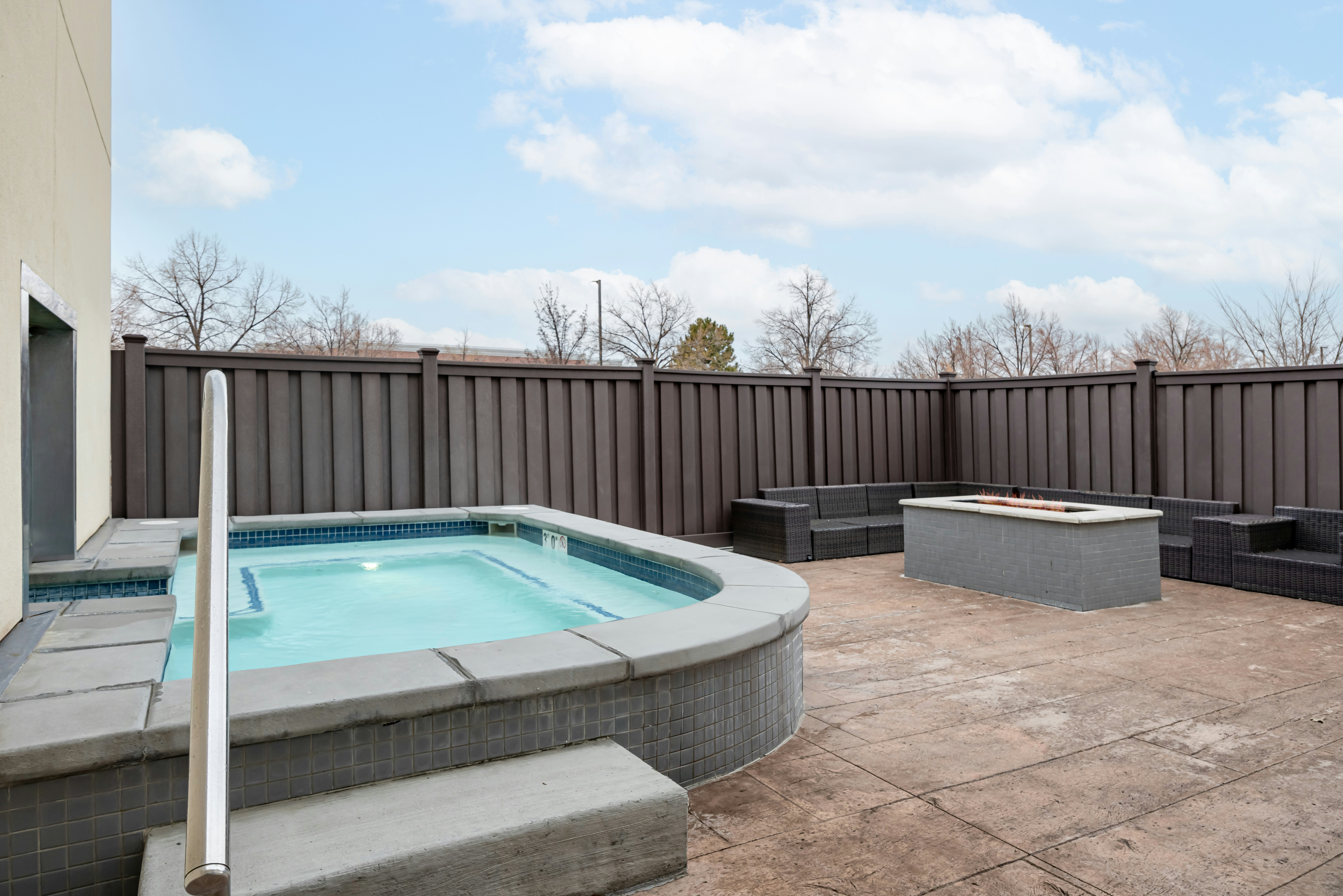 Hampton Inn & Suites Logan 36/48