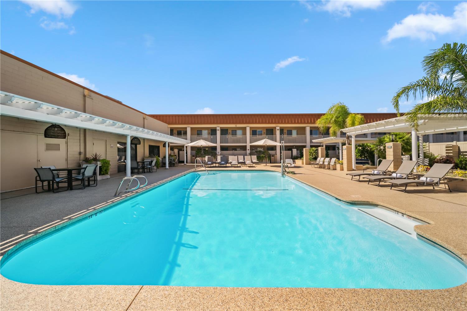 Best Western Plus Hilltop Inn 31/52