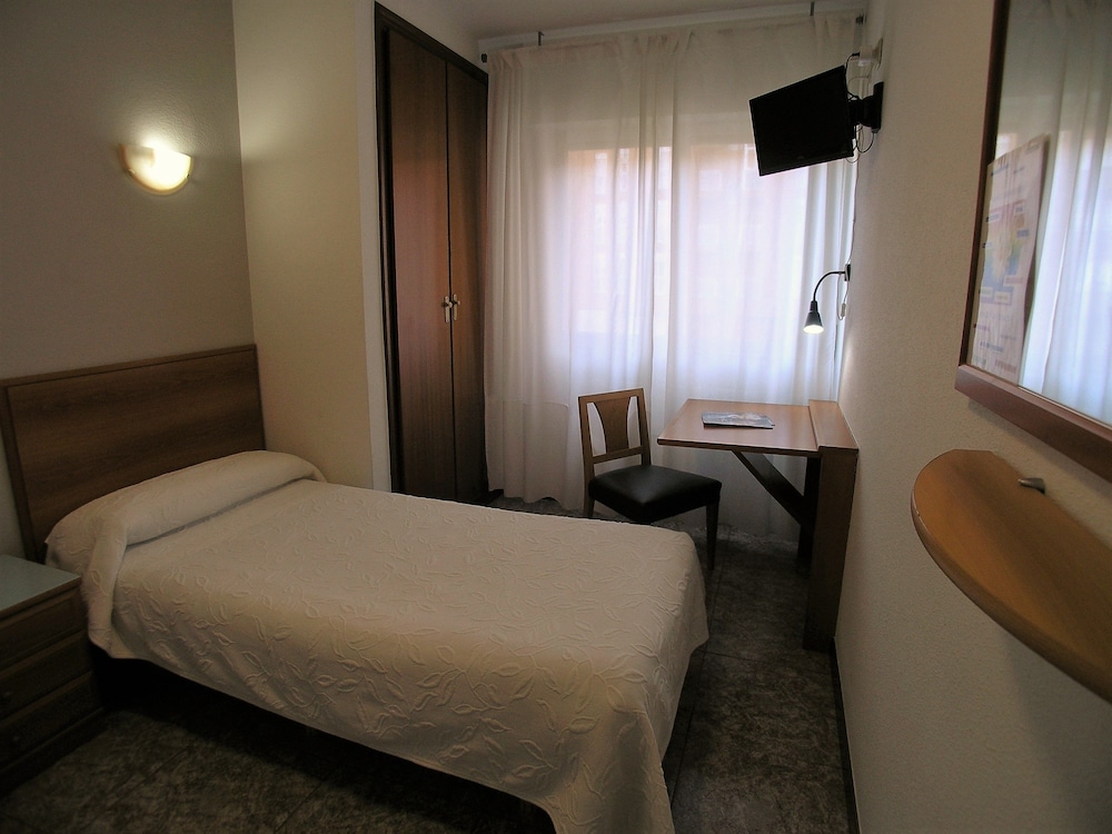 Iraipe Gorbea Hotel 7/48