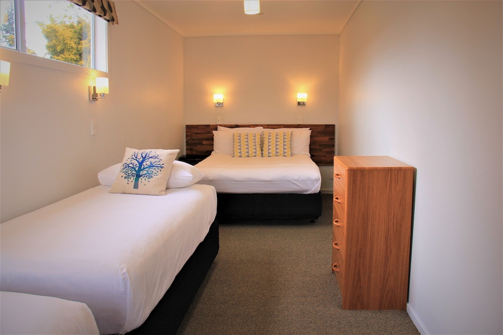 2 Bedrooms, Apartment, 2 Double and Twin Beds, Large