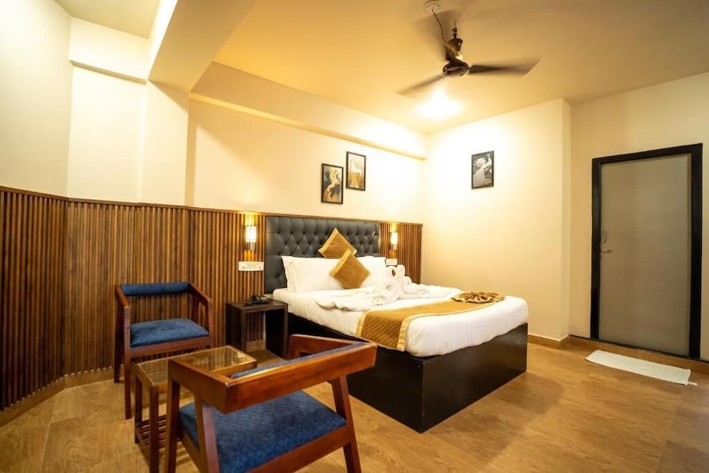 غرفة تنفيذية بسرير كوين بإطلالة على البحر، Hotel Mainak 7/10