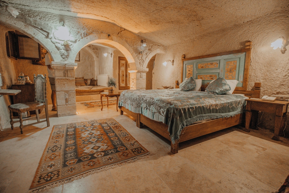 Serenus Cave Suites 16/50