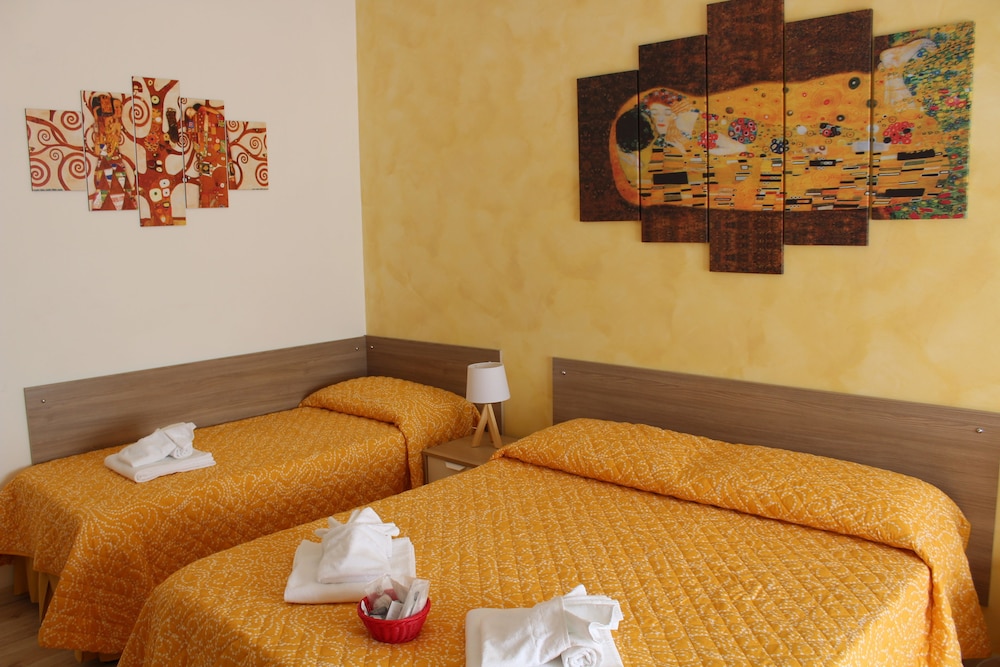 Damiani Sister Guest House 11/50