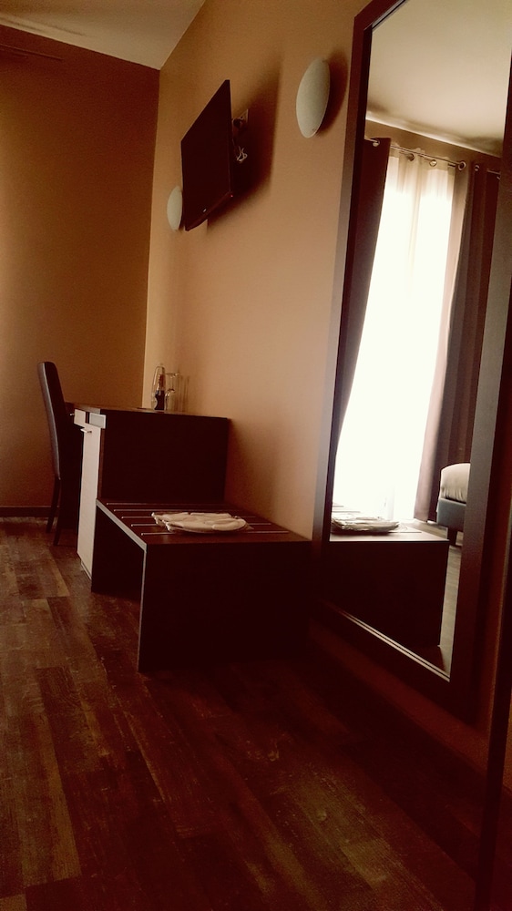 Candia Rooms 2/21