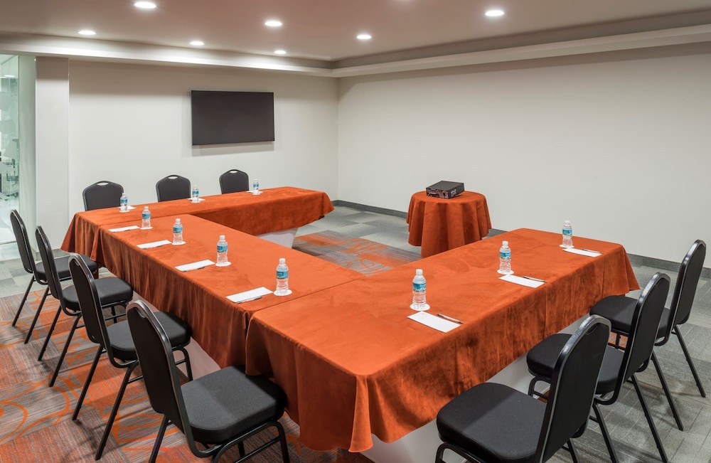 Real Inn Celaya 53/65