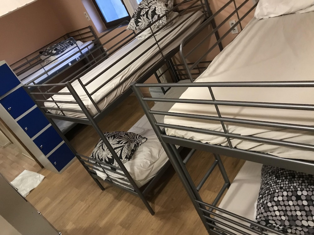 Trendy Hostel 12/35