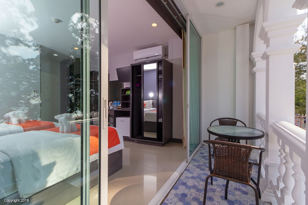 MODERN LIVING HOTEL 19/45