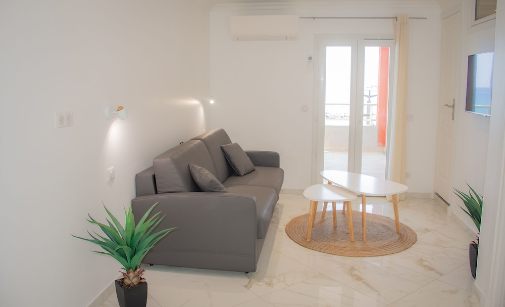 Hôtel Reine D'Azur 31/50