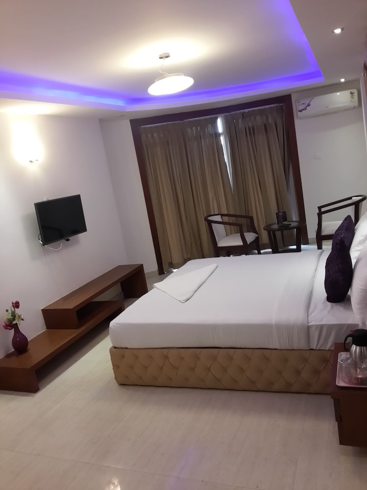 Icon Suites By Bhagini 23/50
