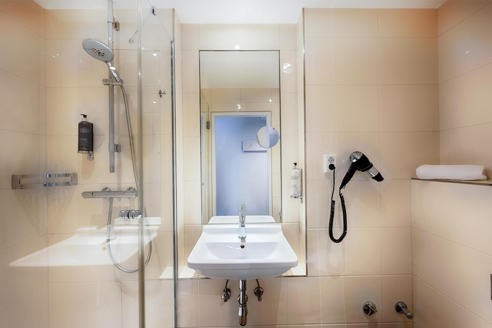 غرفة قياسية مفردة بسرير مزدوج، Premier Inn Stuttgart Bad Cannstatt Hotel 2/2