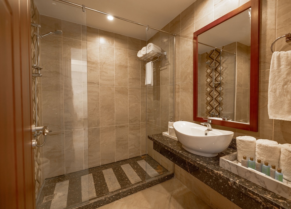 Oyster Bay Beach Suites 60/60