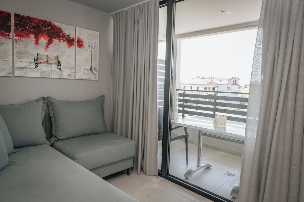 Elizabeth Queen Luxury Rooms 30/50