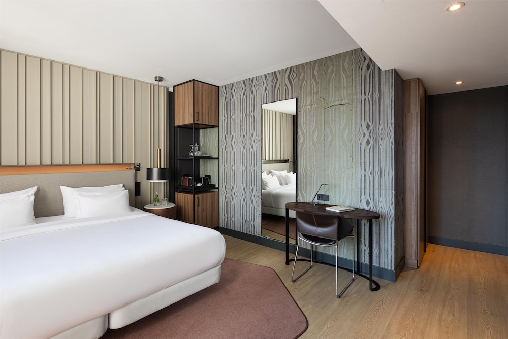 PREMIUM, WITH EXTRA BED