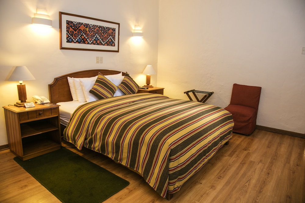 ROOM, DOUBLE OR TWIN BED