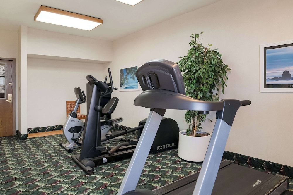 Quality Inn and Suites Saginaw, MI 25/47