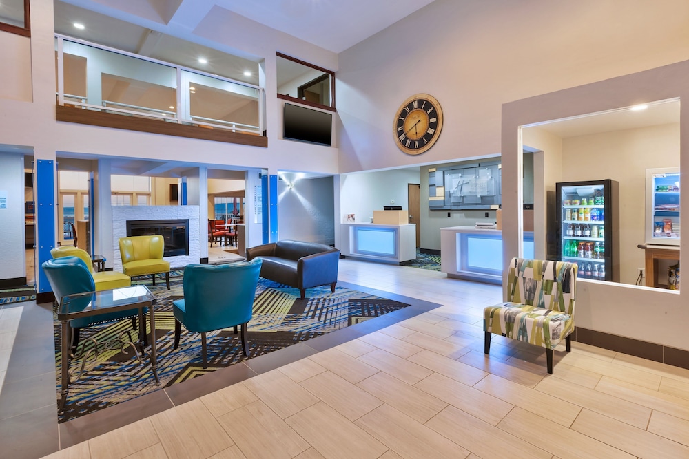 Holiday Inn Express Hotel And Suites Petoskey 44/61