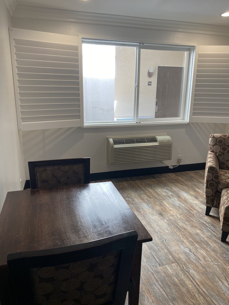 Ocean Surf Inn & Suites 29/73