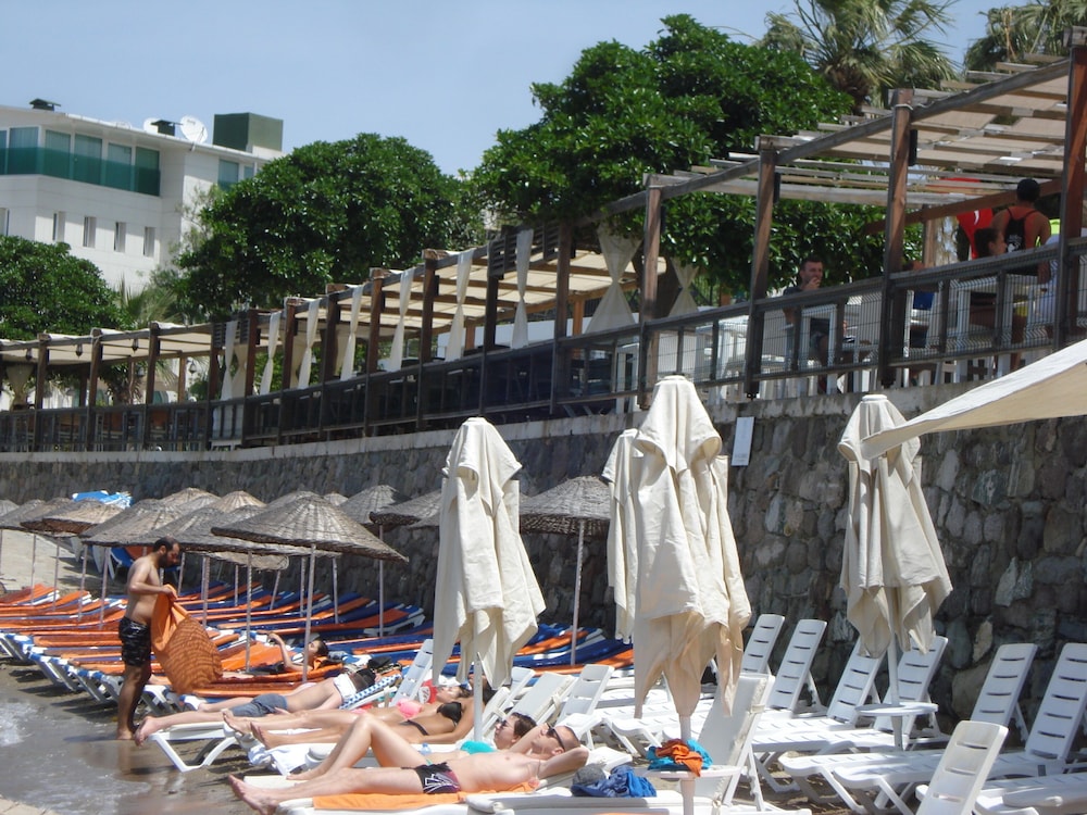 MAXSEA Beach Hotel 32/44