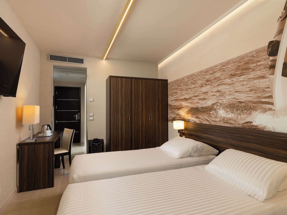 MERCURE RIMINI LUNGOMARE 16/71