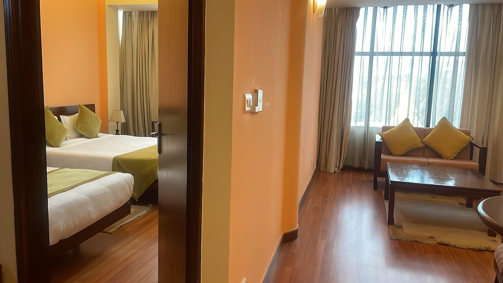 SUMMIT RESIDENCY AIRPORT HOTEL 23/48